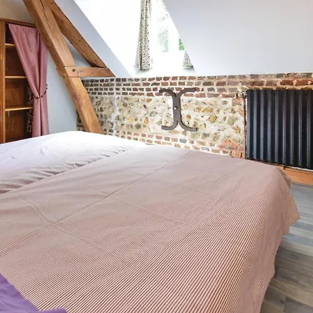 6 Bedroom Awesome In Casa de Férias Héricourt-en-Caux