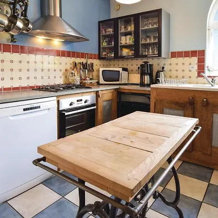 6 Bedroom Awesome In Héricourt-en-Caux
